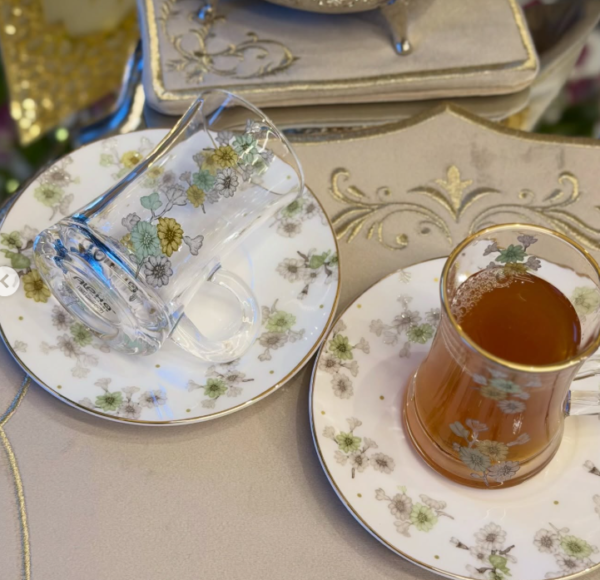 Tasse a thé a fleurit vert